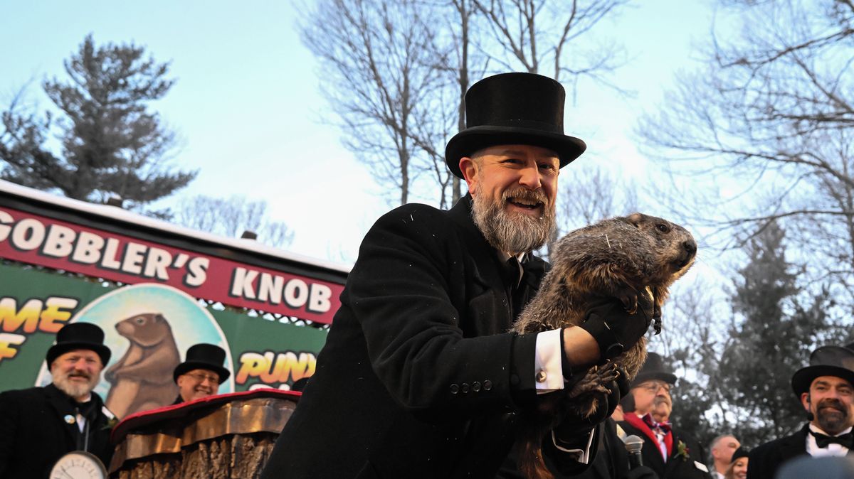 Zima potrvá ještě šest týdnů, předpověděl svišť Phil